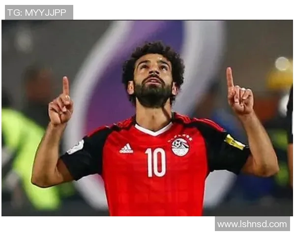 埃及足球球星比赛中意外受伤引发球迷担忧队友齐声祈愿早日康复