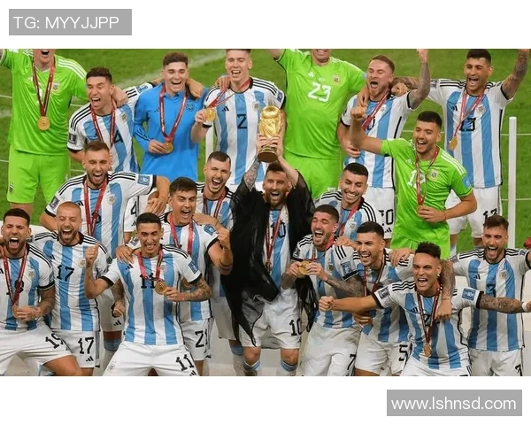 踢足球的富二代球星：从豪门背景到绿茵场的辉煌之路